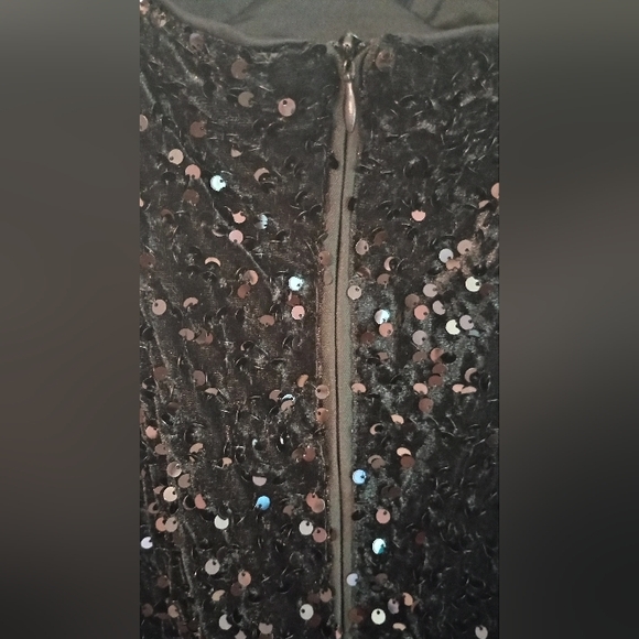 LAST CHANCE SALE Black Shein Icon Dress - Picture 4 of 14